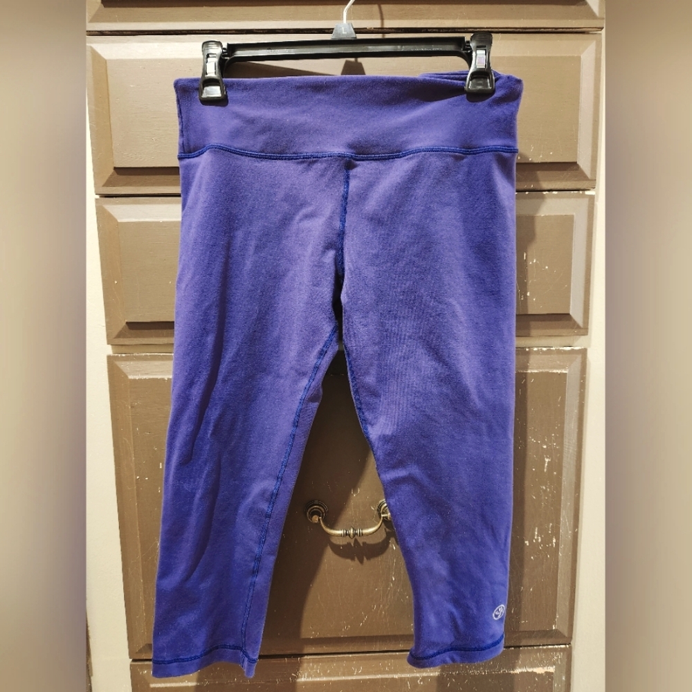 Zumba Wear violet Capri pants, size M